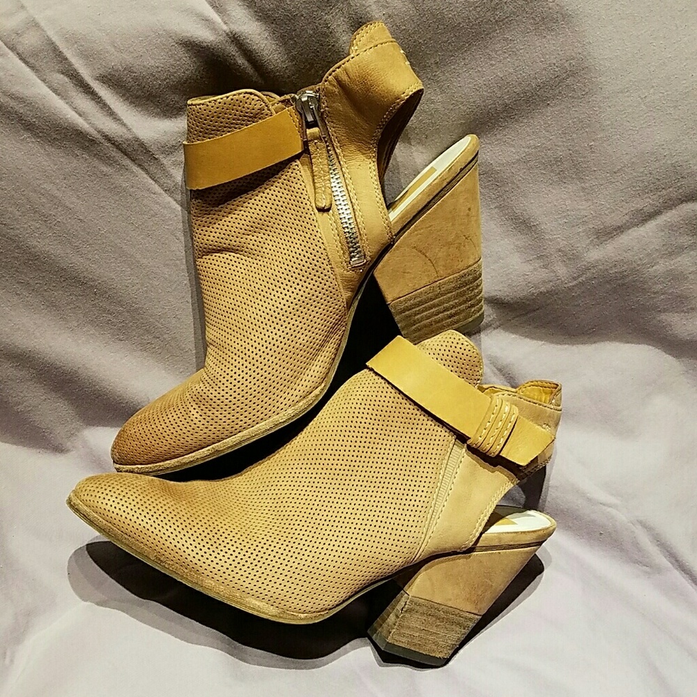 Dolce Vita Ankle Boots